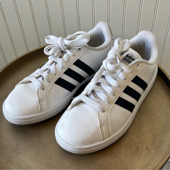 ADIDAS WOMEN’S NEO CLOUDFOAM ADVANTAGE WHITE/BLACK SNEAKERS | AW4287 | 7 | EUC - Picture 1 of 9